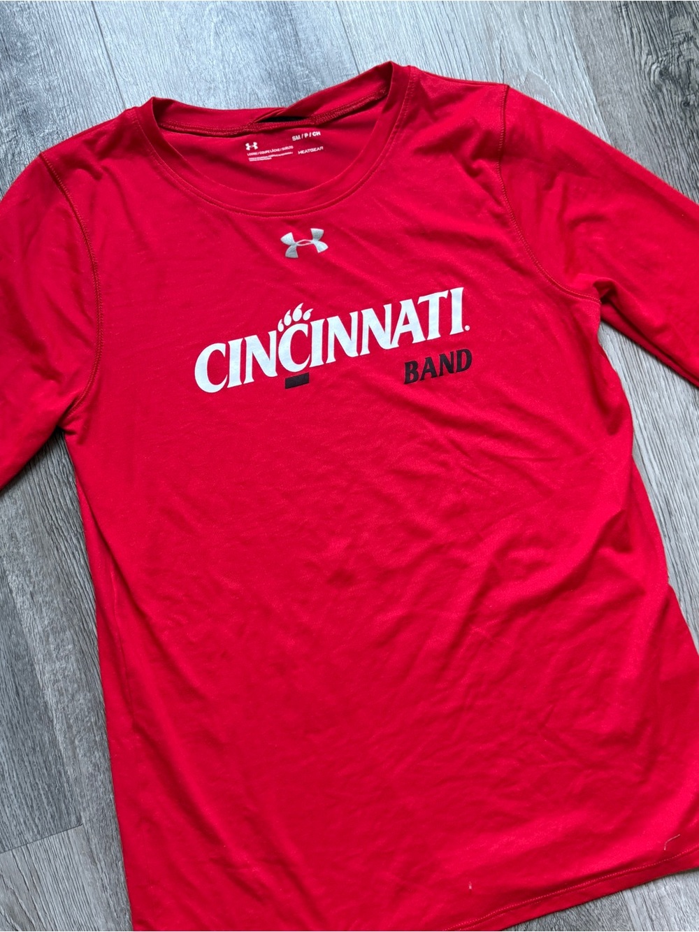 Under Armour HeatGear Red S Crew Neck Loose Fit Long Sleeve Graphic Tee - 0188
